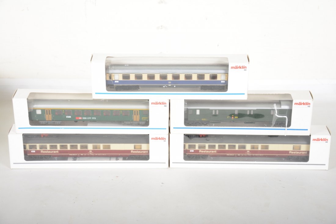 Marklin HO Express Passenger Cars (1 of 2)