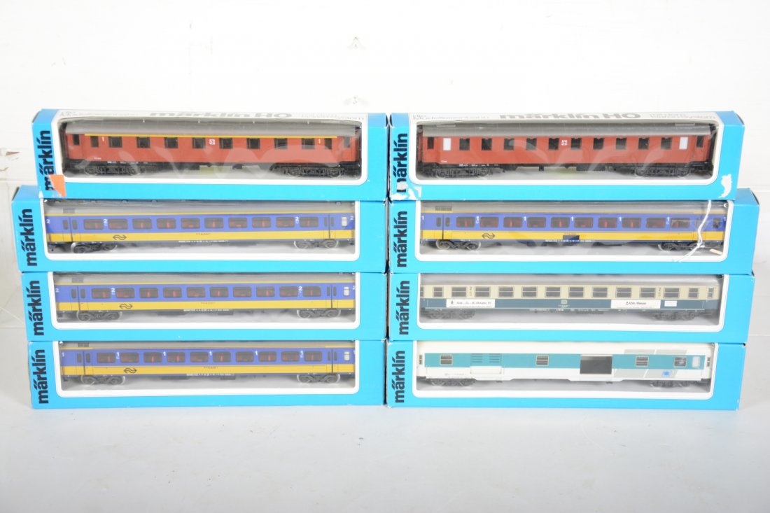 Assorted Marklin HO Express Passenger Cars (1 of 2)