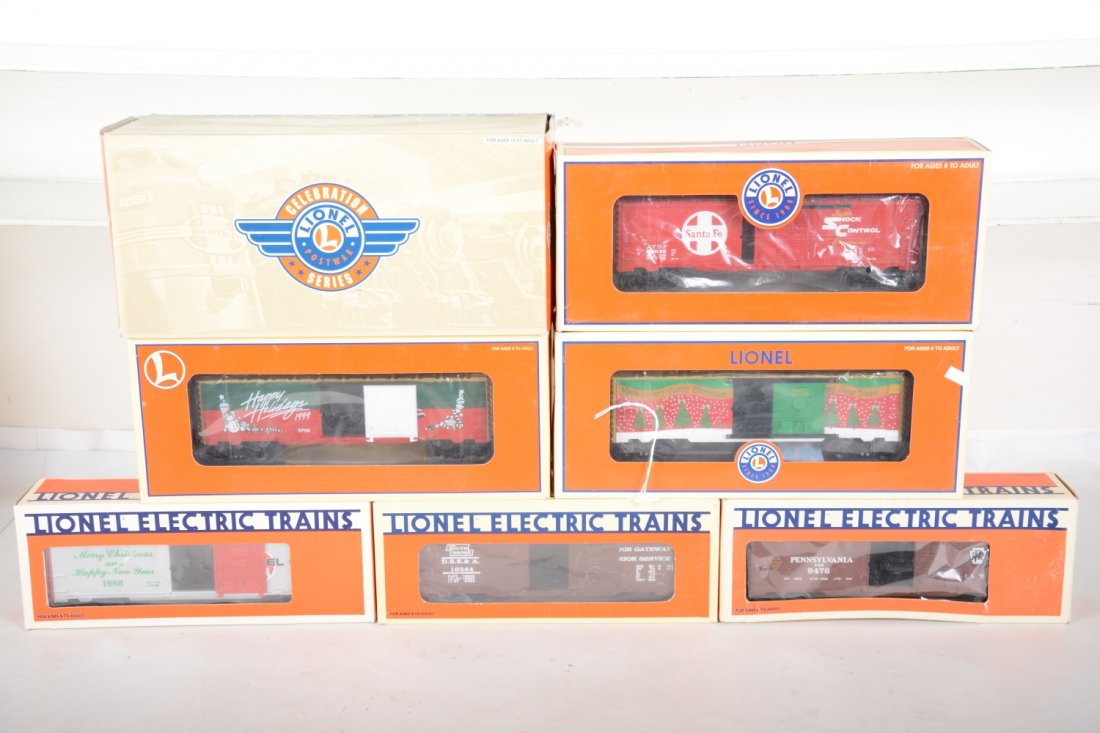 Lionel Freight Cars: Includes 27776 Celebration series 2pk boxcars; 25008 Christmas boxcar; 36264 SF boxcar; 26243 Christmas boxcar; 9476 PRR boxcar; 16244 DSS&A boxcar; 9491 Christmas boxcar. All appear like new with box