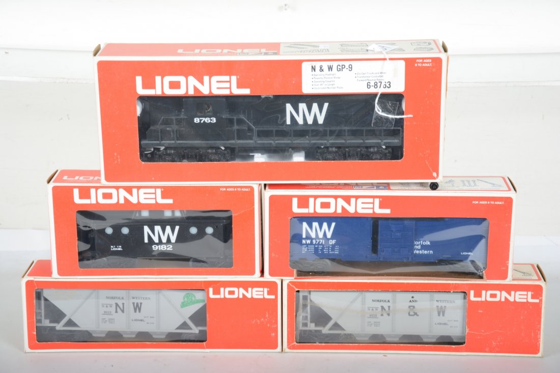 Lionel MPC N&W Diesel Freight Set (1 of 2)