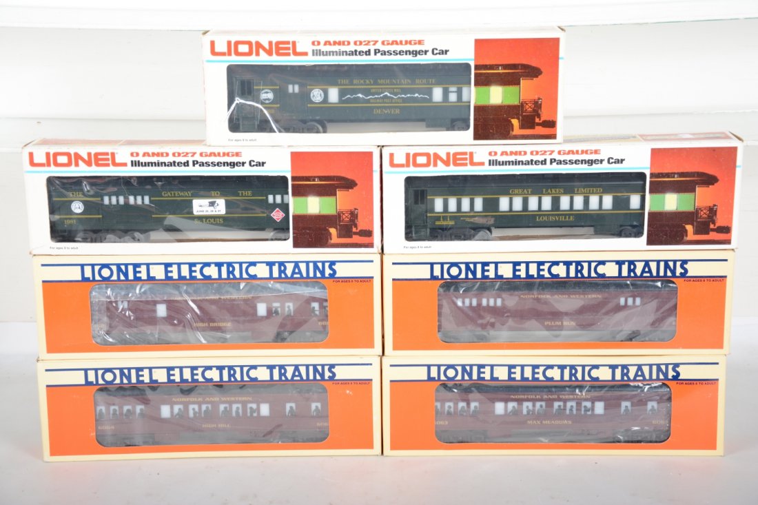 Lionel Heavyweight Cars: Includes N&W cars- 16061 baggage; 16062 combine; 16063 & 16064 Pullmans; TCA cars- 0511; 7205 & 7206. All appear new in boxes, C10