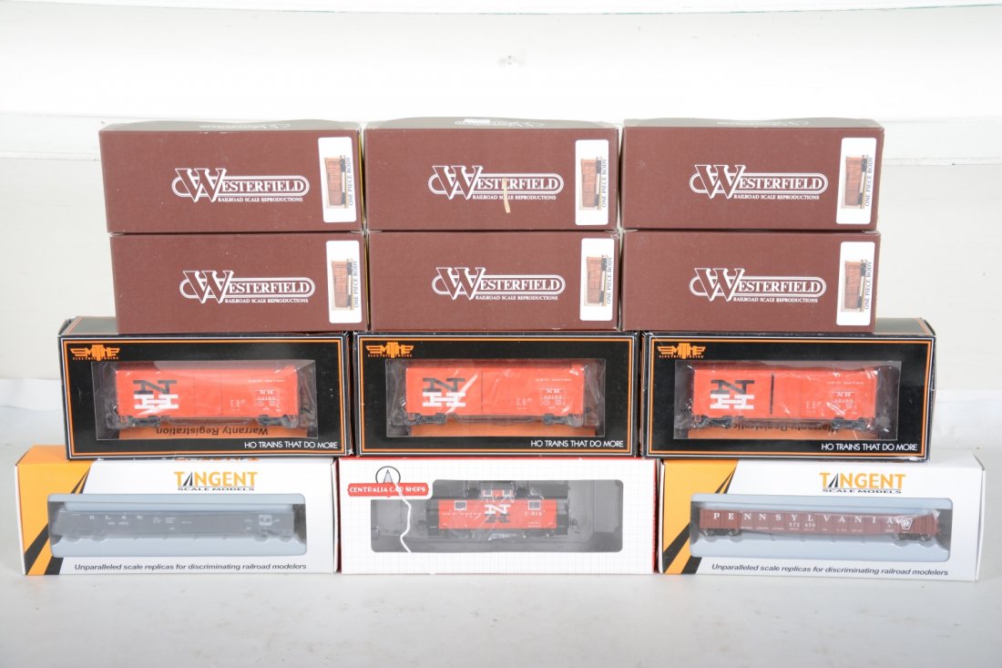 12 Assorted HO Freight Cars (1 of 2)