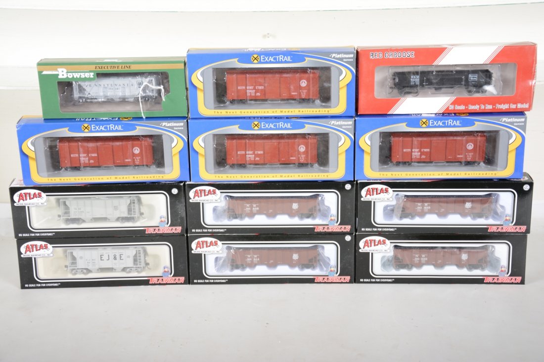 12 Assorted HO Freight Cars (1 of 2)