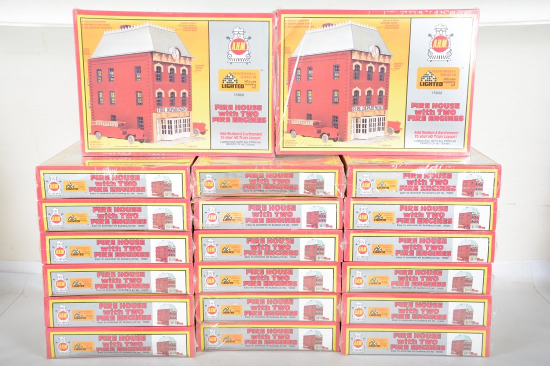Dealer Lot AHM HO 15808 Firehouse Kits (21pc) (1 of 2)