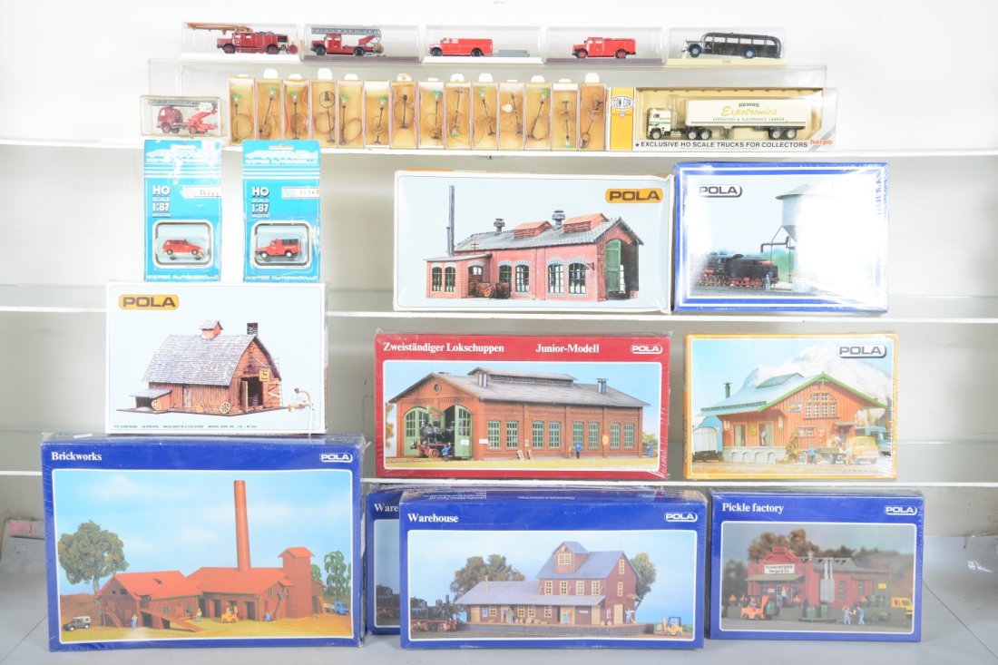 Store Stock HO Accessories and Vehicles (1 of 3)