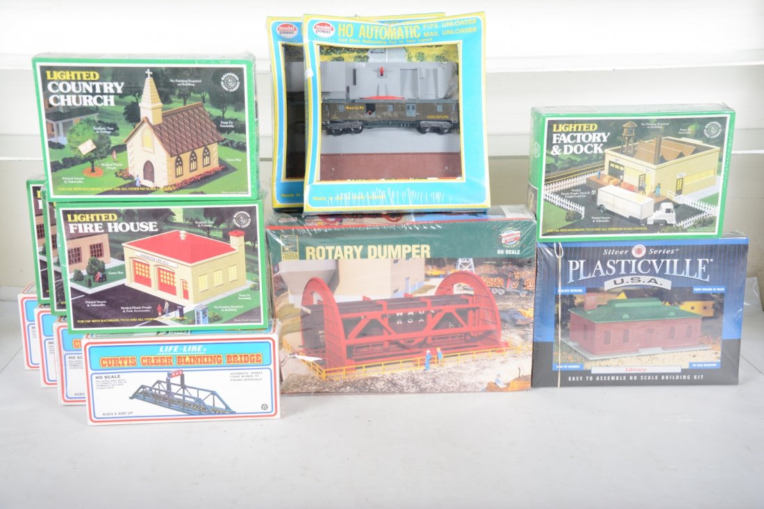 Store Stock HO Accessory Lot (1 of 2)