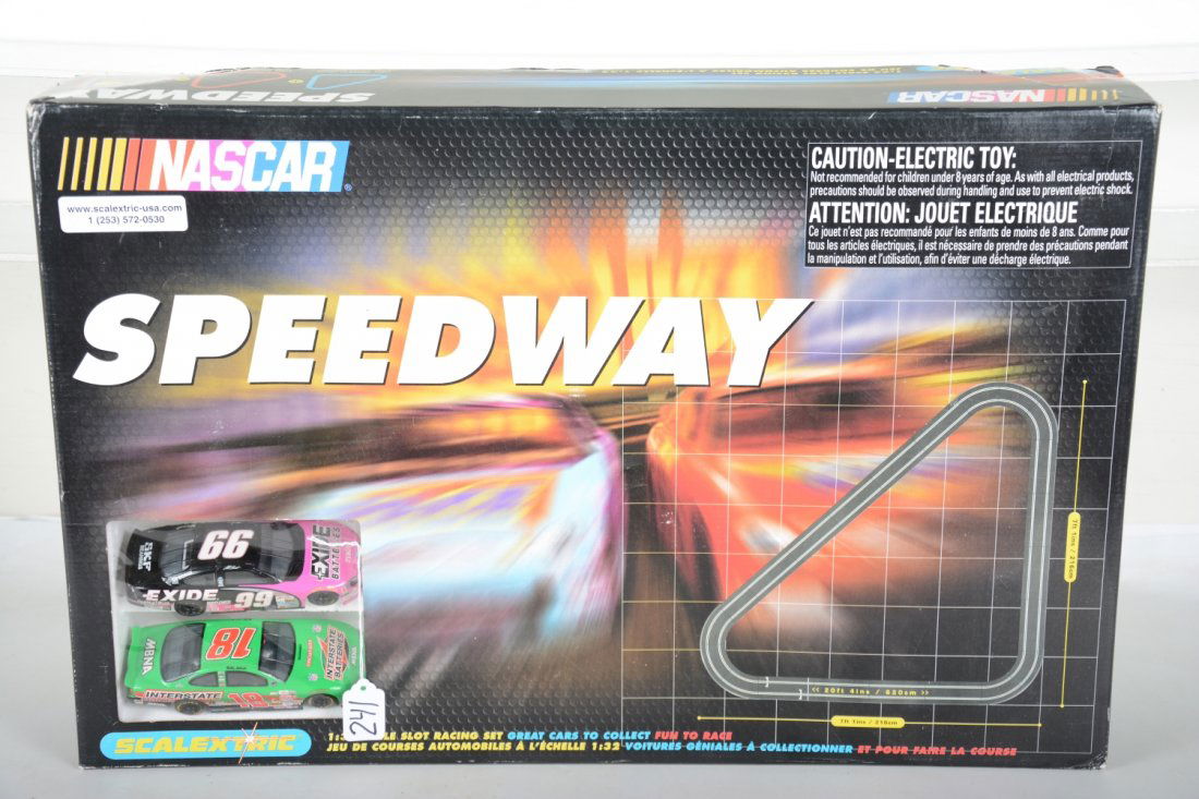Scalectric 1/32 Nascar C1041 Speedway Set (1 of 3)