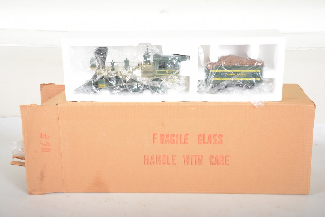 Lionel JC Penny 8104 UP General & Case (1 of 2)