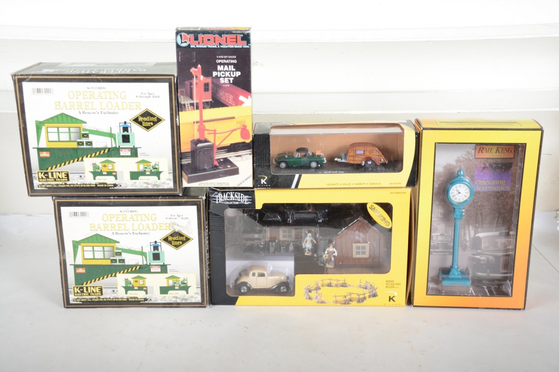 Modern Train Accessory Lot (1 of 2)
