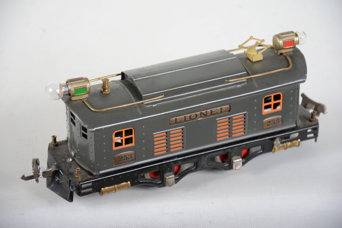 Restored Lionel 253 Boxcab Electric (1 of 4)