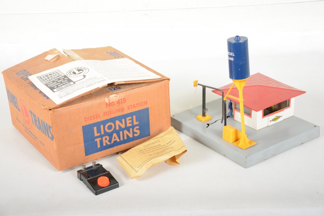 Boxed Lionel 415 Diesel Fueling Station (1 of 2)
