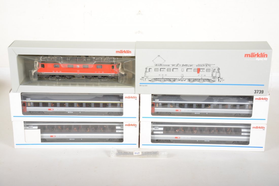 Marklin HO Swiss Passenger Set (1 of 2)