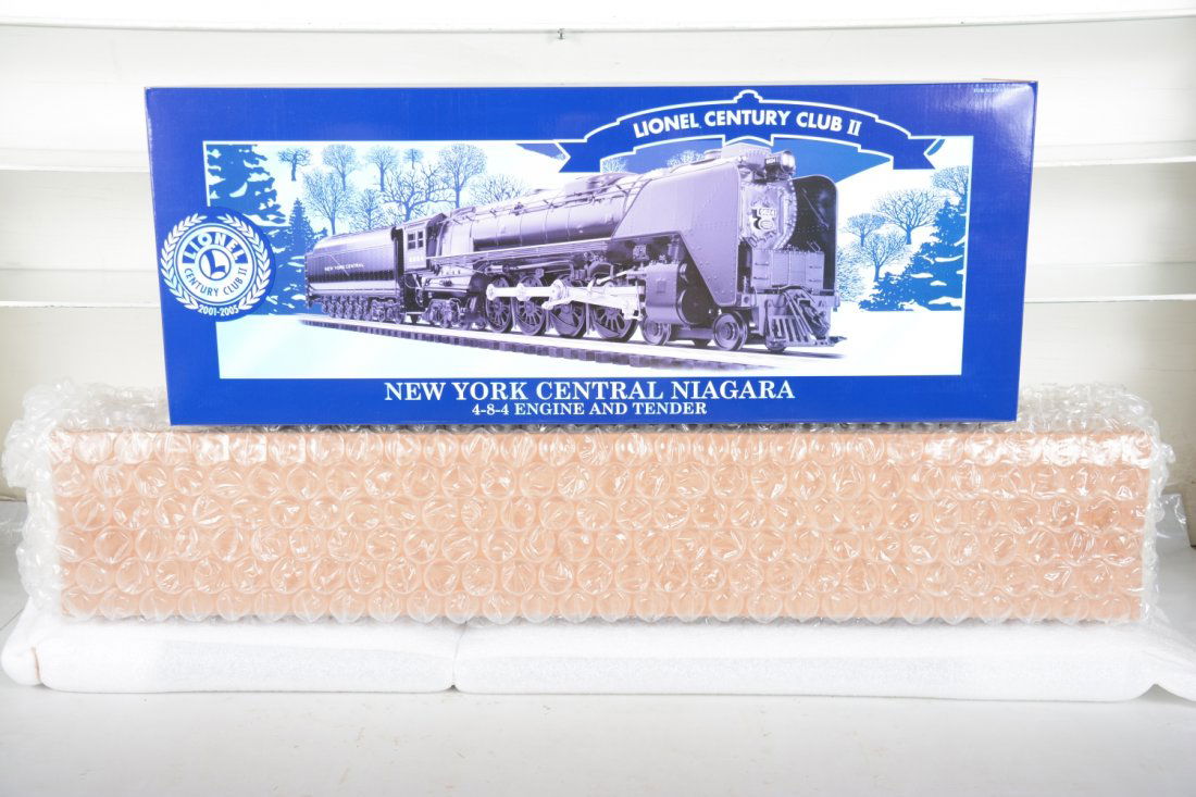 Lionel Century Club II 28069 Niagara & Case (1 of 2)