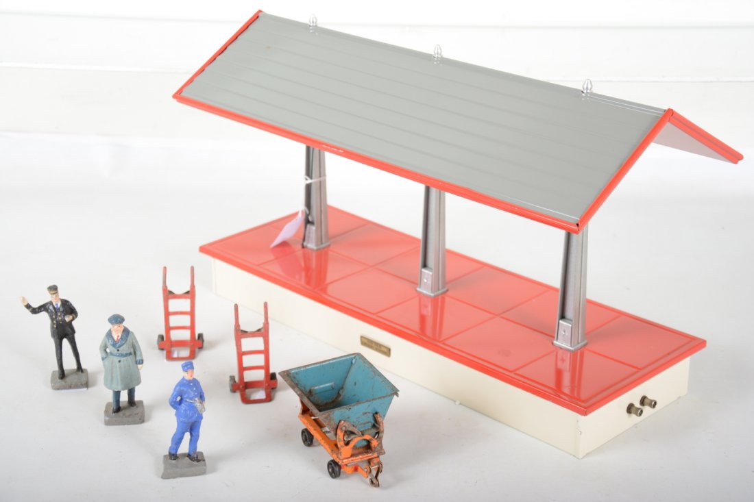 Super Lionel 155 Freight Shed, Plus (1 of 2)