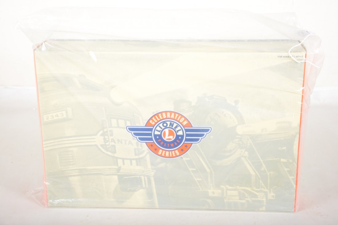 Lionel Celebration 25446 SF Passenger Car 2-Pack (1 of 2)