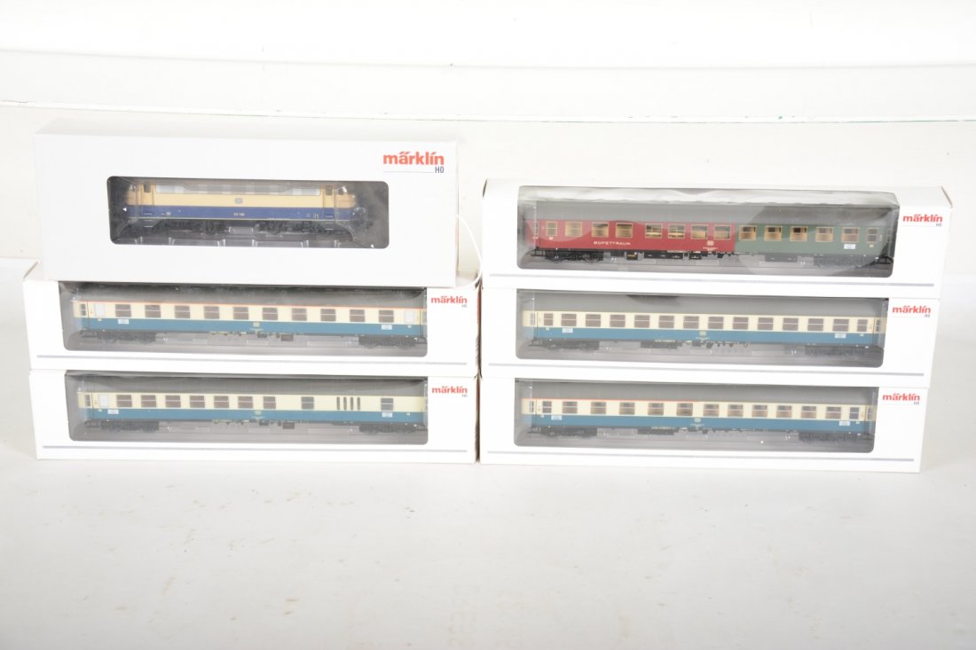 Marklin HO DB Express Passenger Set (1 of 2)