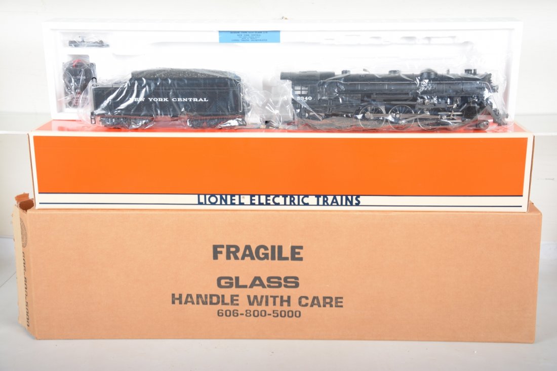 Lionel 18005 I700E & Display Case (1 of 1)