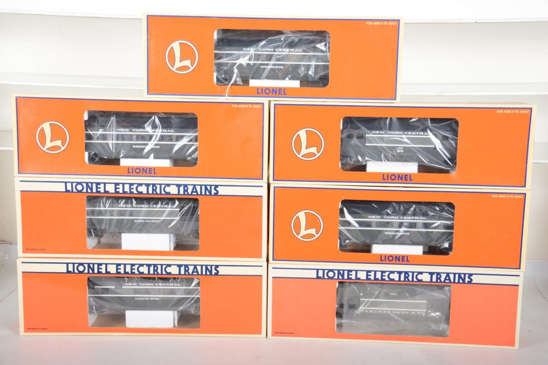 Lionel NYC Streamlined Passenger Cars (1 of 2)