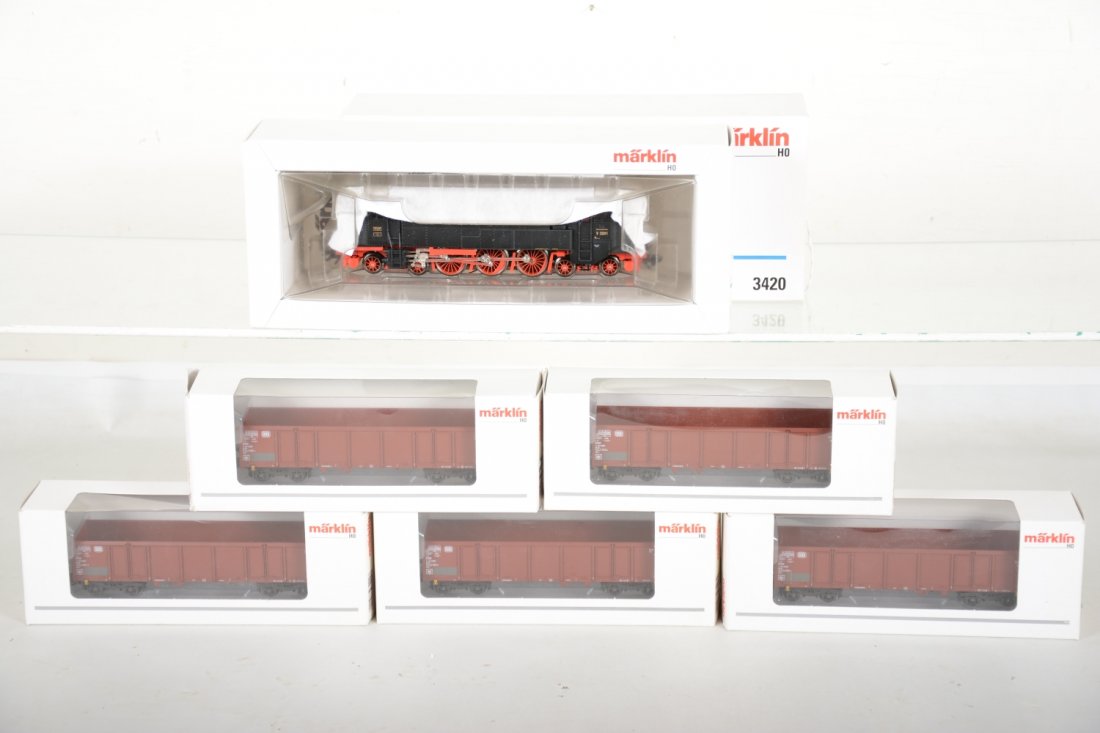 Marklin HO Diesel Freight Train (1 of 2)