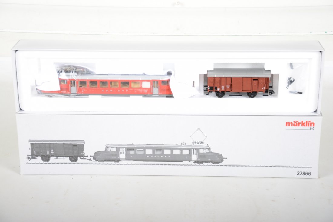 Marklin HO 37866 Swiss Railcar/Baggage Car Set (1 of 2)