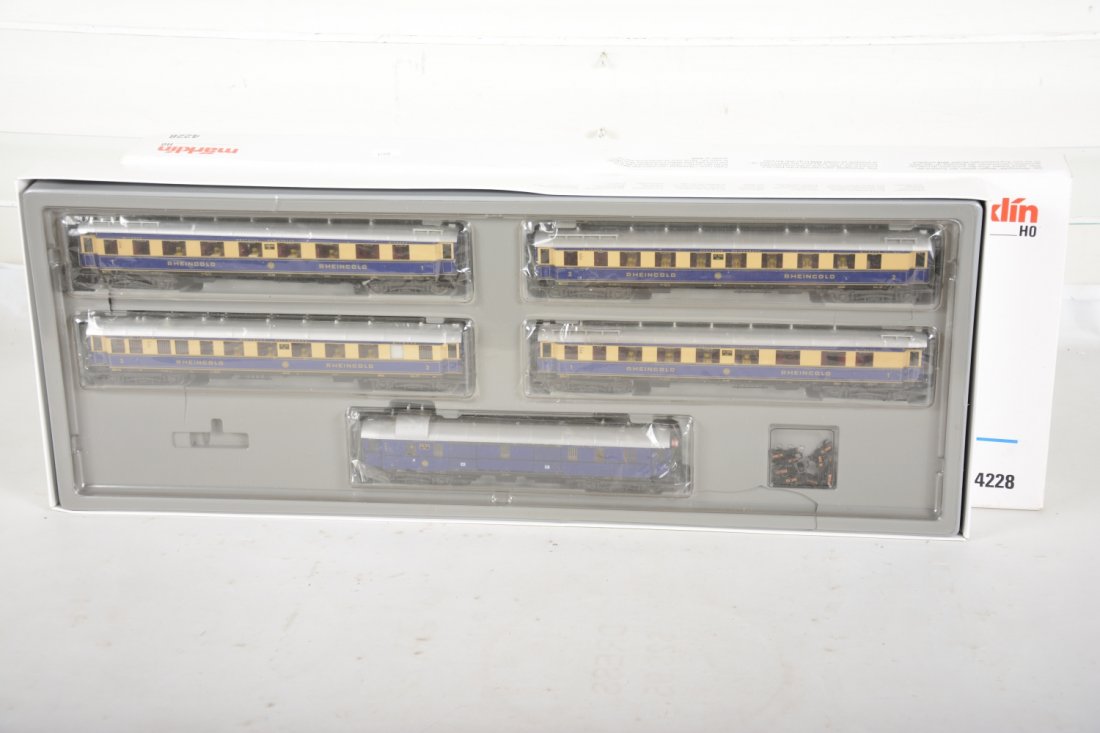 Marklin HO 4228 Rheingold Passenger Cars (1 of 1)