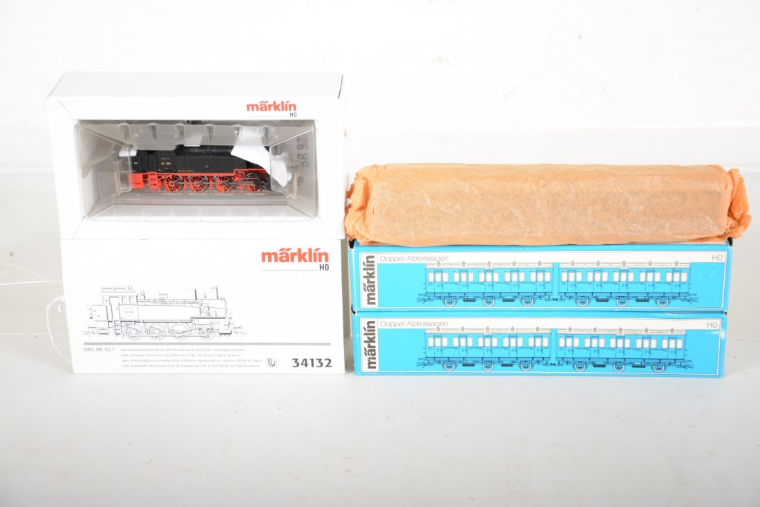 Marklin HO DB Steam Passenger Set (1 of 2)