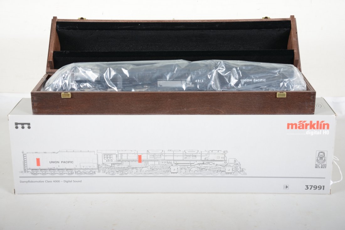 Marklin HO 37991 UP Big Boy Locomotive (1 of 2)