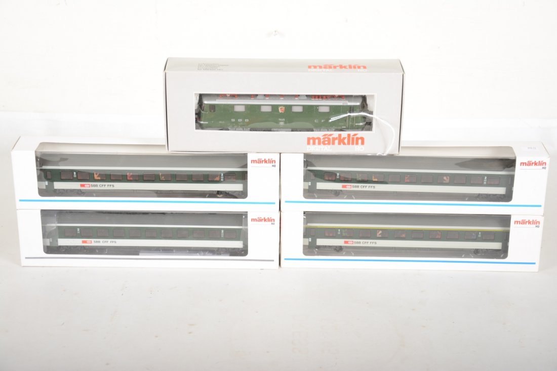 Marklin HO Swiss Passenger Set (1 of 2)