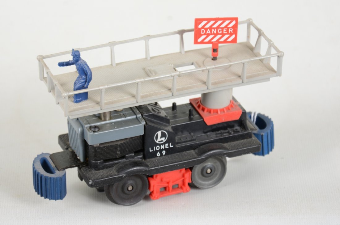 UNRUN Lionel 69 Maintenance Car (1 of 4)