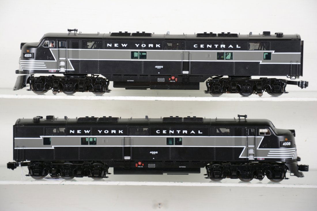 Lionel 24579 NYC E8 AA Diesels (1 of 4)