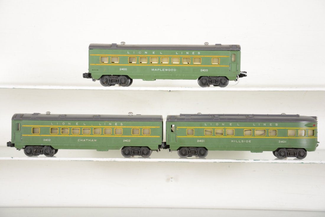 Lionel 2400 Passenger Cars (1 of 4)