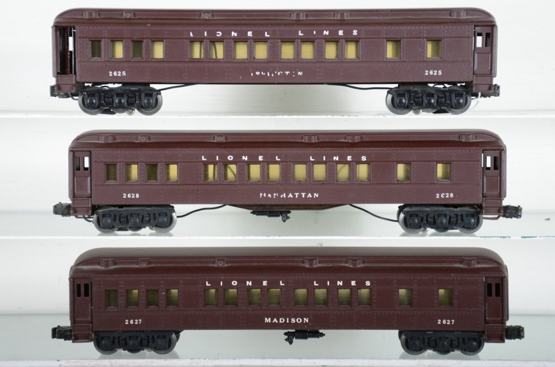 Restored Lionel Madison Cars: Includes 2625 Irvington, 2627 Madison & 2628 Manhattan, all restored with some lettering issues as photoed. Appear C7 ish.