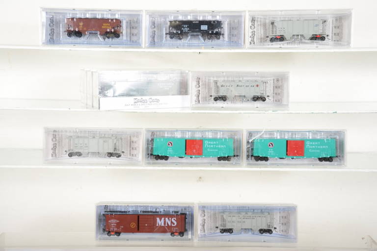 12 Kadee Ho Freight Cars