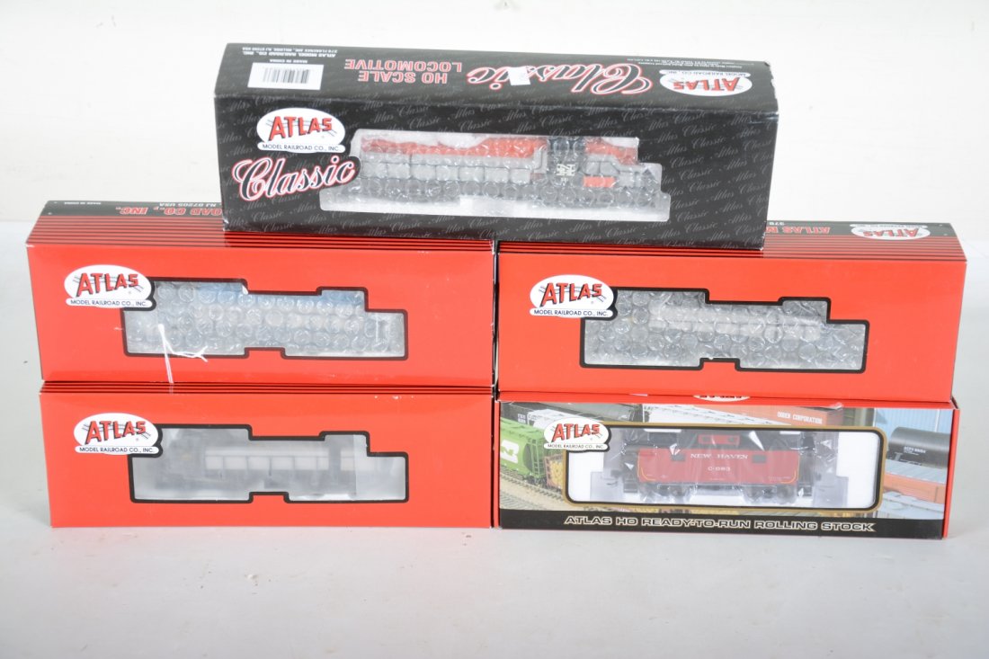 4 Atlas HO New Haven Diesels, Plus: Includes 2 S-2 diesels, cab #0615 & 0611; S-4 diesel, cab 1274; RS-3, cab #551; Plus an NE-6 NH caboose. They have been test run with boxes, C9+