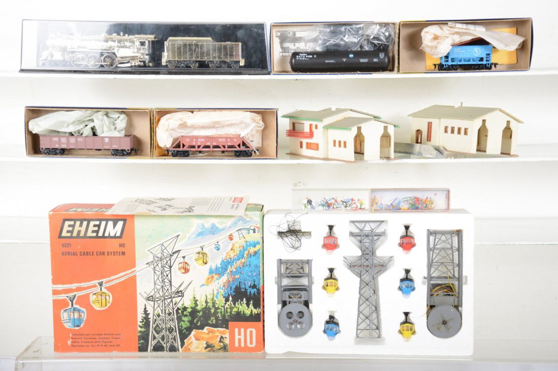 Vintage HO Trains Lot (1 of 3)