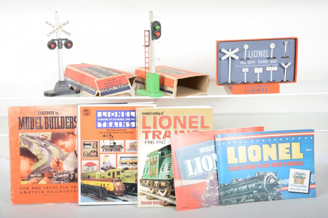 Lionel Accessory & Book Lot (1 of 3)