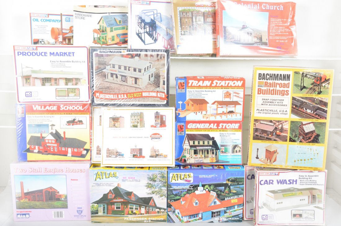 HO Train Accessory Lot (1 of 2)