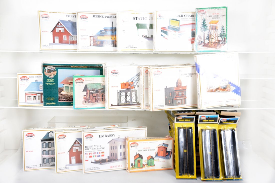 Large Group Model Power HO Accessories (1 of 2)