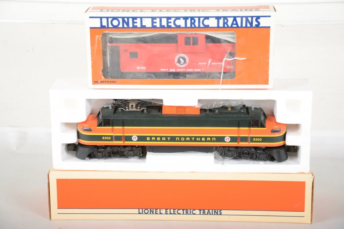 Lionel 18302 & 19703 GN EP5 & Caboose (1 of 2)