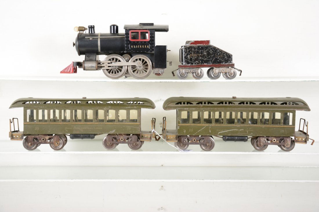Early Lionel 5 Passenger Set (1 of 4)