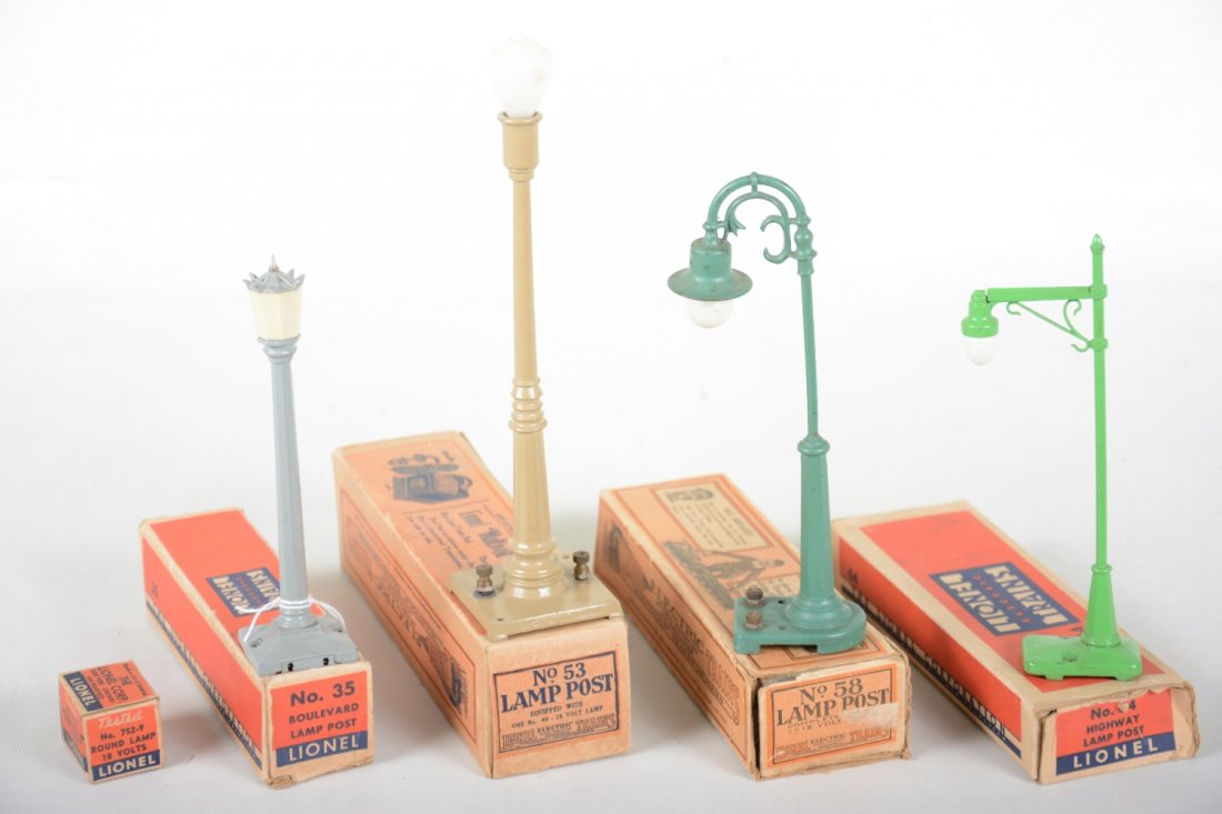 Nice Boxed Lionel Lampposts (1 of 2)