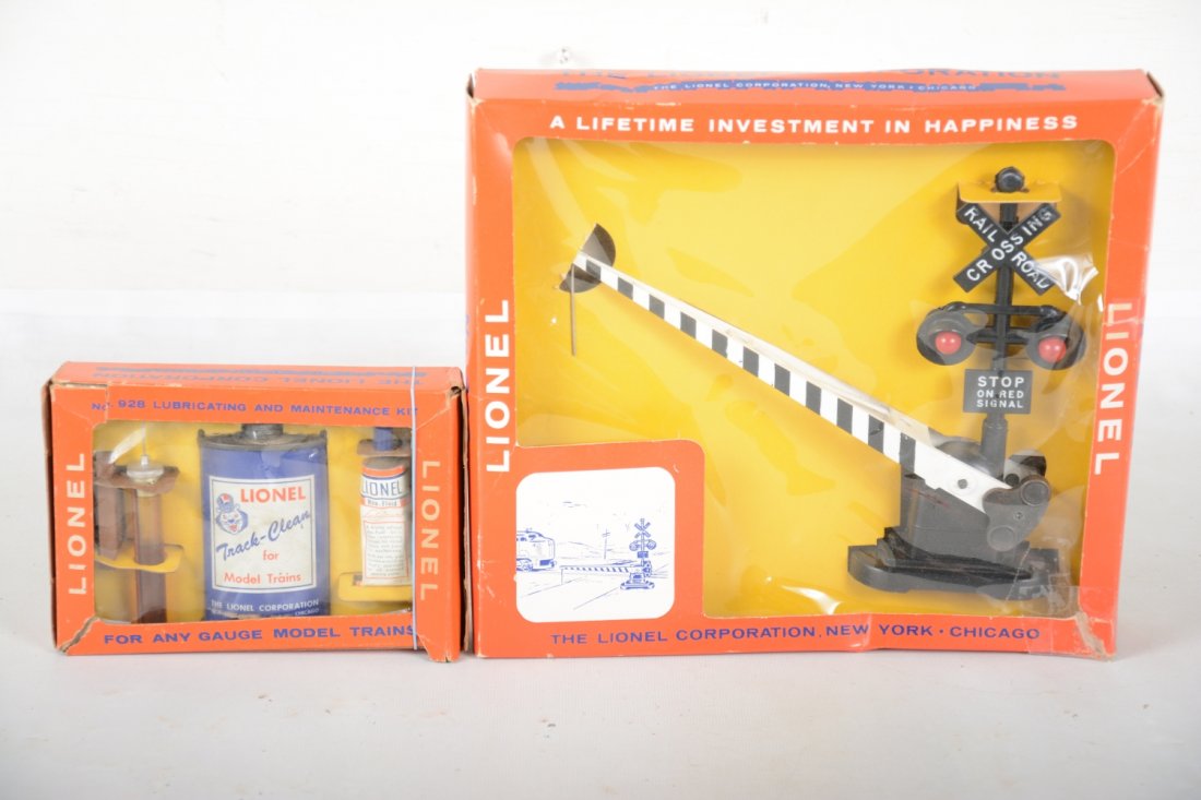 Unusual Late Lionel 928 & 262 Accessories (1 of 2)