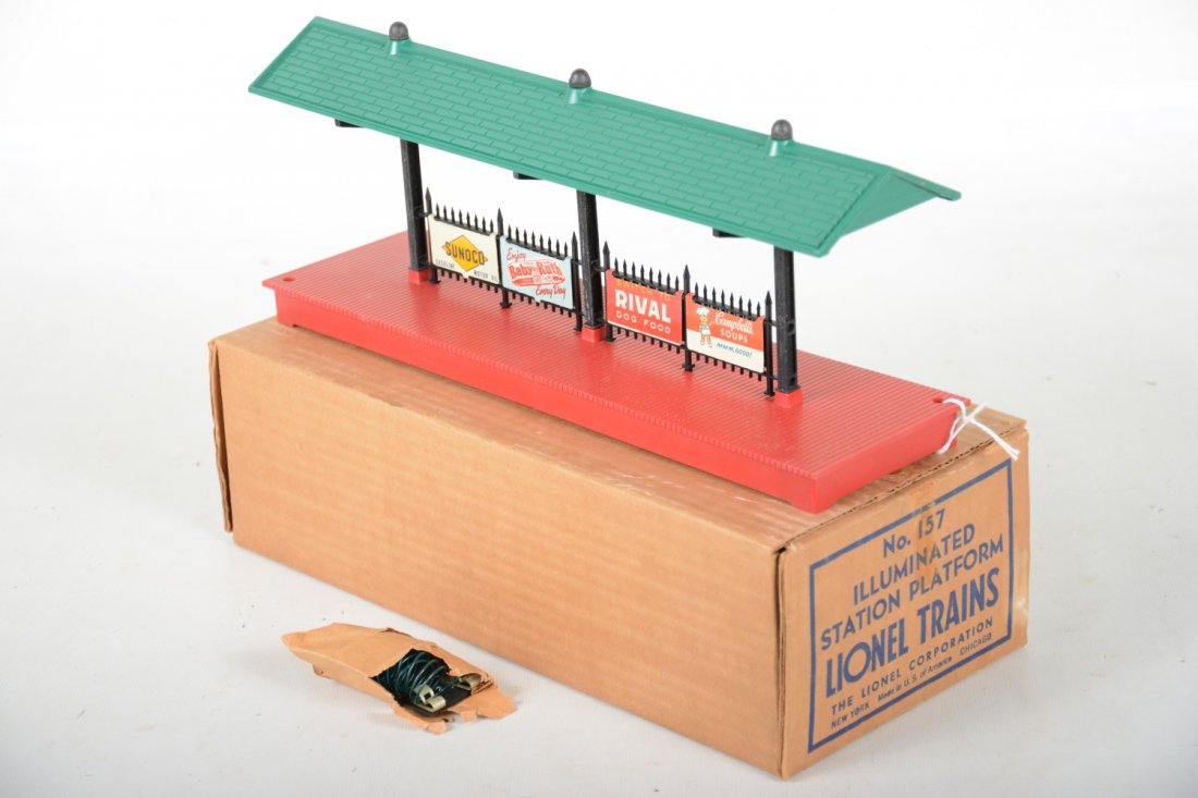 Scarce Boxed Lionel 157 Station Platform (1 of 2)