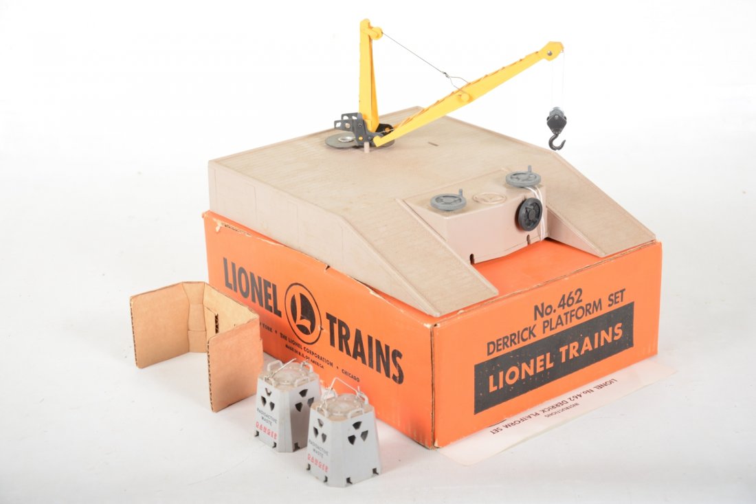 Boxed Lionel 462 Derrick Platform Set (1 of 2)