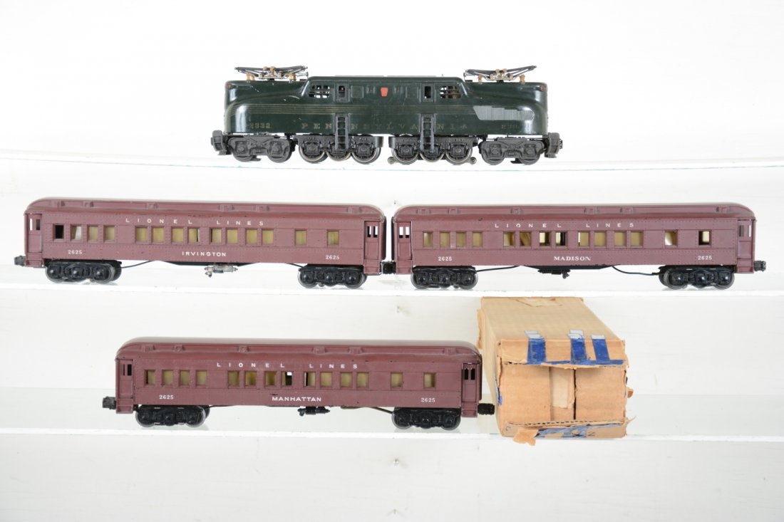 Clean Lionel 2332 Passenger Set (2124W) (1 of 4)