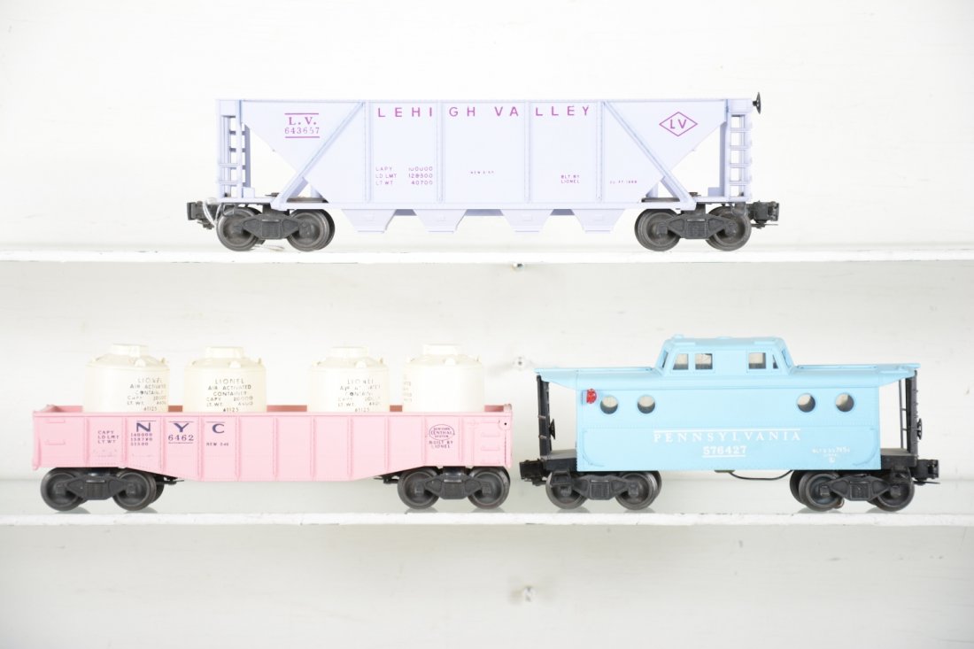 3 Lionel Girls Set Freight Cars (1 of 4)