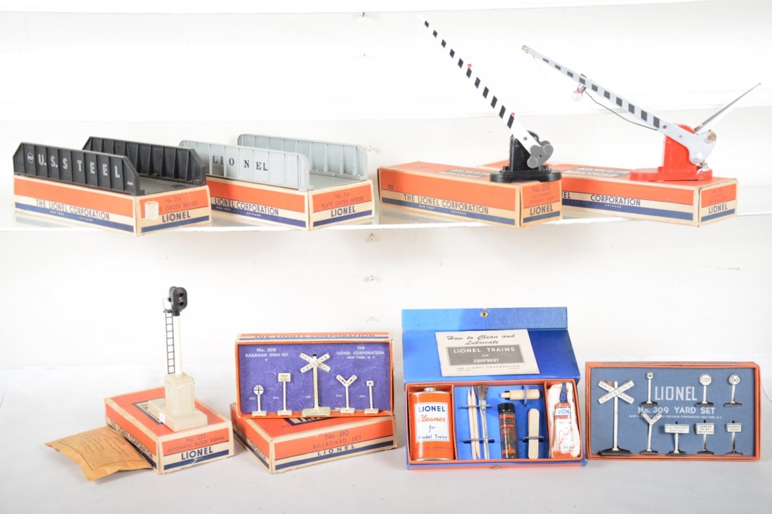 Boxed Lionel Accessories (1 of 2)