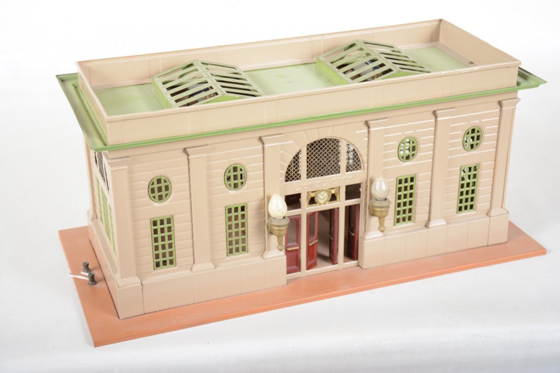 Clean Lionel 114 Double Window Station (1 of 2)