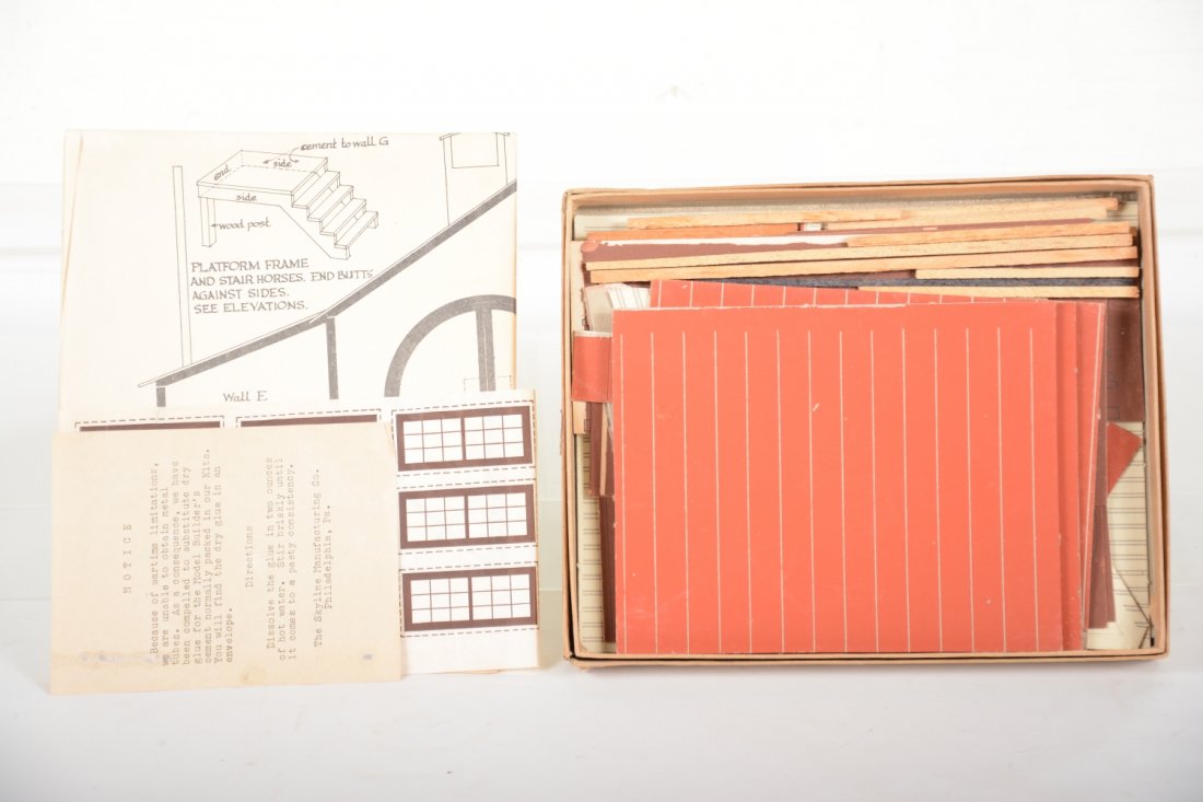 Scarce Lionel War Time Engine House (1 of 3)