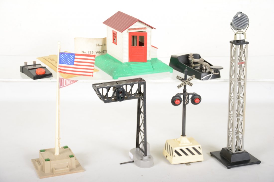 Nice Group Of Lionel Accessories (1 of 2)
